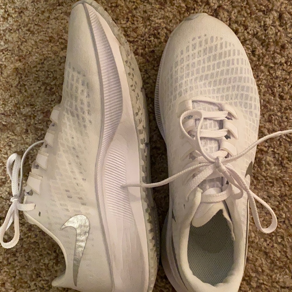 Nike Women's Air Zoom Pegasus 37. Size 8.5
